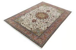 Corner detail of New Tabriz 50/60/70 Raj rug showing border pattern and Cork pile