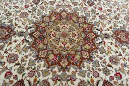 Central medallion detail of New Tabriz 50/60/70 Raj rug from Iran / Persia