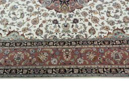 Corner detail of New Tabriz 50/60/70 Raj rug showing border pattern and Cork pile