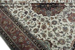 Close-up detail of New Tabriz 50/60/70 Raj rug from Iran / Persia showing Cork weave