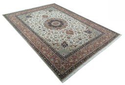 Close-up detail of New Tabriz 50/60/70 Raj rug from Iran / Persia showing Cork weave