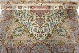 Close-up detail of New Tabriz 50/60/70 Raj rug from Iran / Persia showing Cork weave