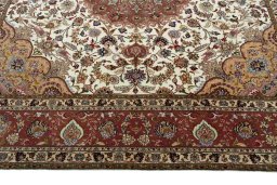 Corner detail of New Tabriz 50/60/70 Raj rug showing border pattern and Cork pile