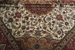Close-up detail of New Tabriz 50/60/70 Raj rug from Iran / Persia showing Cork weave