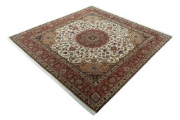 Corner detail of New Tabriz 50/60/70 Raj rug showing border pattern and Cork pile