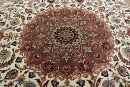 Central medallion detail of New Tabriz 50/60/70 Raj rug from Iran / Persia
