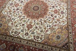Close-up detail of New Tabriz 50/60/70 Raj rug from Iran / Persia showing Cork weave