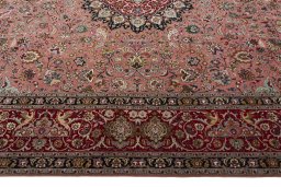 Corner detail of New Tabriz 50/60/70 Raj rug showing border pattern and Cork pile