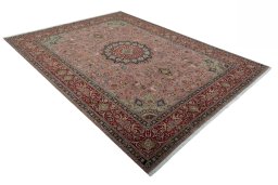 Close-up detail of New Tabriz 50/60/70 Raj rug from Iran / Persia showing Cork weave