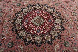 Central medallion detail of New Tabriz 50/60/70 Raj rug from Iran / Persia