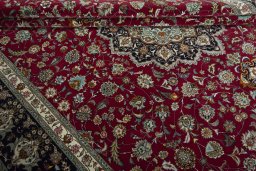 Close-up detail of New Tabriz 50/60/70 Raj rug from Iran / Persia showing Cork weave