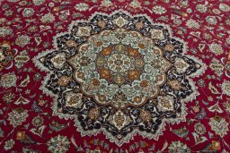 Central medallion detail of New Tabriz 50/60/70 Raj rug from Iran / Persia