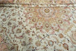 Close-up detail of New Tabriz 50/60/70 Raj rug from Iran / Persia showing Cork weave