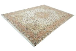 Corner detail of New Tabriz 50/60/70 Raj rug showing border pattern and Cork pile