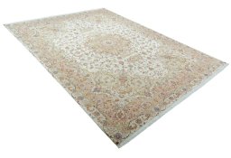 Close-up detail of New Tabriz 50/60/70 Raj rug from Iran / Persia showing Cork weave