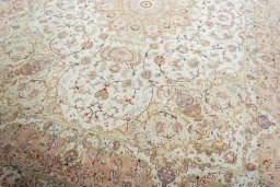 Close-up detail of New Tabriz 50/60/70 Raj rug from Iran / Persia showing Cork weave