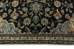Close-up detail of New Tabriz 50/60/70 Raj rug from Iran / Persia showing Cork weave