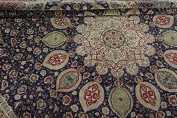 Close-up detail of 1950s Tabriz 50/60/70 Raj rug from Iran / Persia showing Cork weave