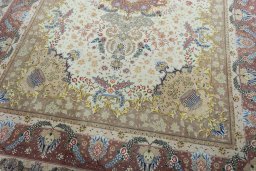 Close-up detail of 2000s Tabriz 50/60/70 Raj rug from Iran / Persia showing Cork weave