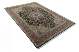 Close-up detail of New Tabriz 50/60/70 Raj rug from Iran / Persia showing Cork weave