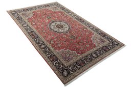 Close-up detail of 2000s Tabriz 50/60/70 Raj rug from Iran / Persia showing Cork weave