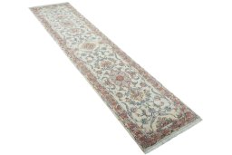 Close-up detail of 2000s Tabriz 50/60/70 Raj rug from Iran / Persia showing Cork weave