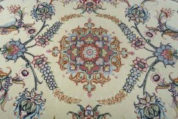 Central medallion detail of 2000s Tabriz 50/60/70 Raj rug from Iran / Persia