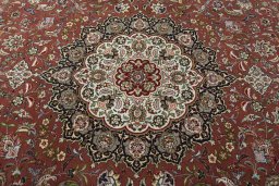 Central medallion detail of 2000s Tabriz 50/60/70 Raj rug from Iran / Persia