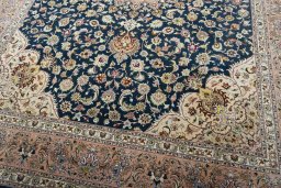 Close-up detail of New Tabriz 50/60/70 Raj rug from Iran / Persia showing Cork weave