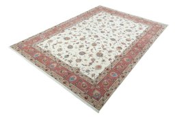 Corner detail of New Tabriz 50/60/70 Raj rug showing border pattern and Cork pile