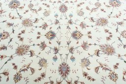 Central medallion detail of New Tabriz 50/60/70 Raj rug from Iran / Persia