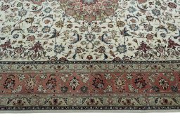 Corner detail of New Tabriz 50/60/70 Raj rug showing border pattern and Cork pile