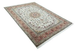 Close-up detail of New Tabriz 50/60/70 Raj rug from Iran / Persia showing Cork weave