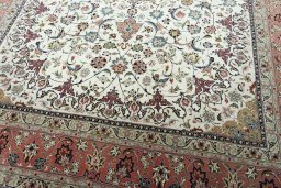 Close-up detail of New Tabriz 50/60/70 Raj rug from Iran / Persia showing Cork weave