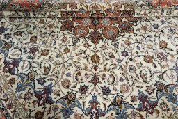 Close-up detail of New Tabriz 50/60/70 Raj rug from Iran / Persia showing Cork weave