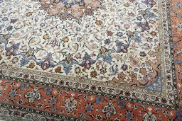 Close-up detail of New Tabriz 50/60/70 Raj rug from Iran / Persia showing Cork weave