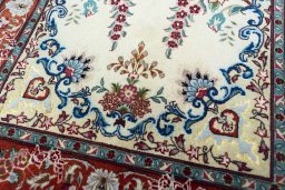 Close-up detail of 2000s Tabriz 50/60/70 Raj rug from Iran / Persia showing Cork weave