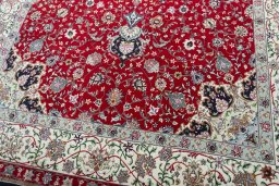 Close-up detail of New Tabriz 50/60/70 Raj rug from Iran / Persia showing Cork weave