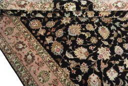 Close-up detail of New Tabriz 50/60/70 Raj rug from Iran / Persia showing Cork weave