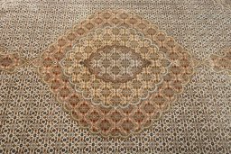 Central medallion detail of 2000s Tabriz 50/60/70 Raj rug from Iran / Persia