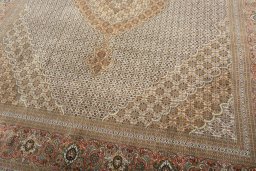 Close-up detail of 2000s Tabriz 50/60/70 Raj rug from Iran / Persia showing Cork weave