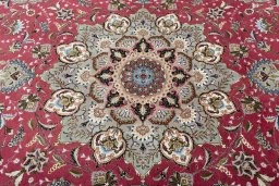 Central medallion detail of New Tabriz 50/60/70 Raj rug from Iran / Persia