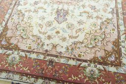 Close-up detail of 2000s Tabriz 50/60/70 Raj rug from Iran / Persia showing Cork weave