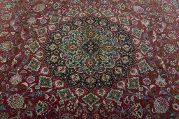 Central medallion detail of New Tabriz 50/60/70 Raj rug from Iran / Persia