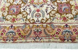Corner detail of New Tabriz 50/60/70 Raj rug showing border pattern and Cork pile