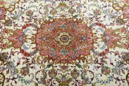 Close-up detail of New Tabriz 50/60/70 Raj rug from Iran / Persia showing Cork weave