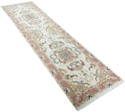 Close-up detail of New Tabriz 50/60/70 Raj rug from Iran / Persia showing Cork weave