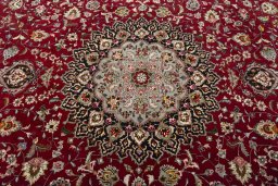 Central medallion detail of 2000s Tabriz 50/60/70 Raj rug from Iran / Persia
