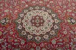 Central medallion detail of 2000s Tabriz 50/60/70 Raj rug from Iran / Persia