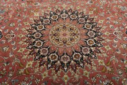 Central medallion detail of 2000s Tabriz 50/60/70 Raj rug from Iran / Persia